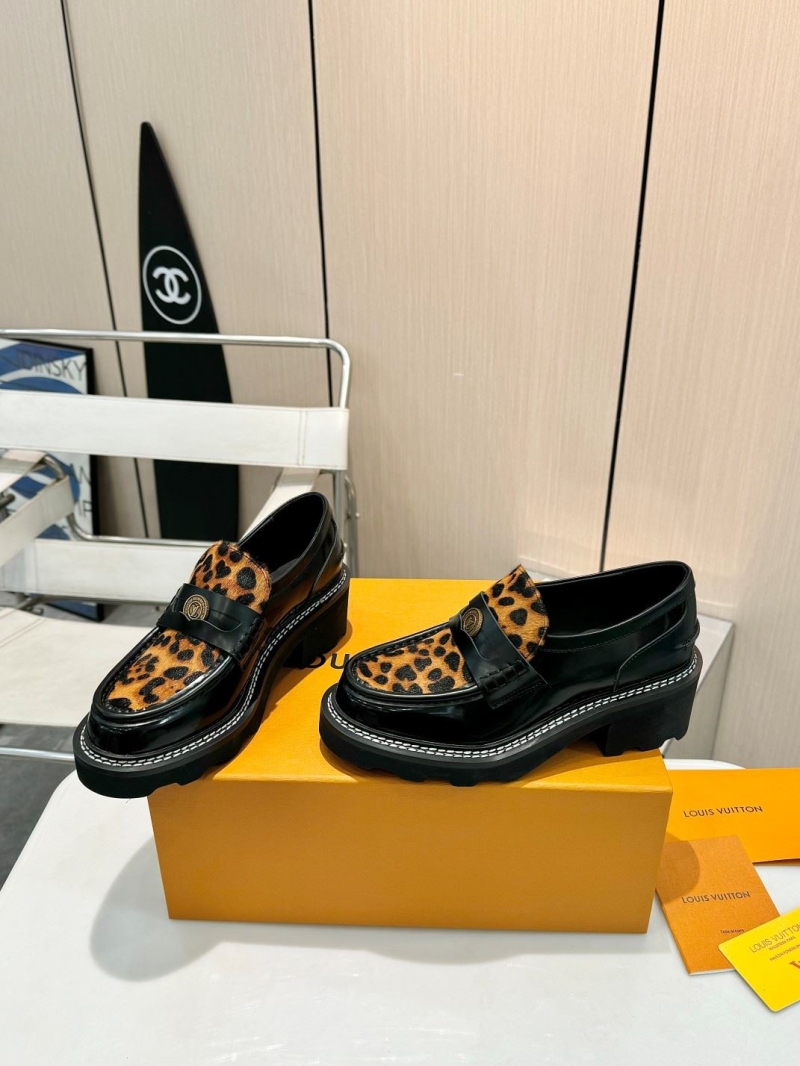 l0vis Vvtt0n loafers